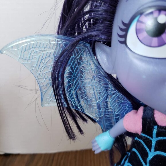 Vamprina Bat-Tastic Talking Light-Up 11" Doll Disney Just Play - Picture 8 of 9